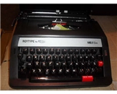 Royal MS25 Extra Portable Manual Typewriter