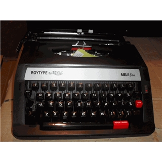 Royal ME25 Portable Manual Typewriter